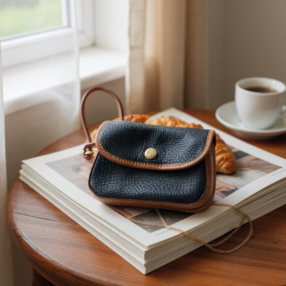 Authentic Dooney & Bourke Black Pebbled Leather Wristlet – Brand New! - Picture 2 of 7